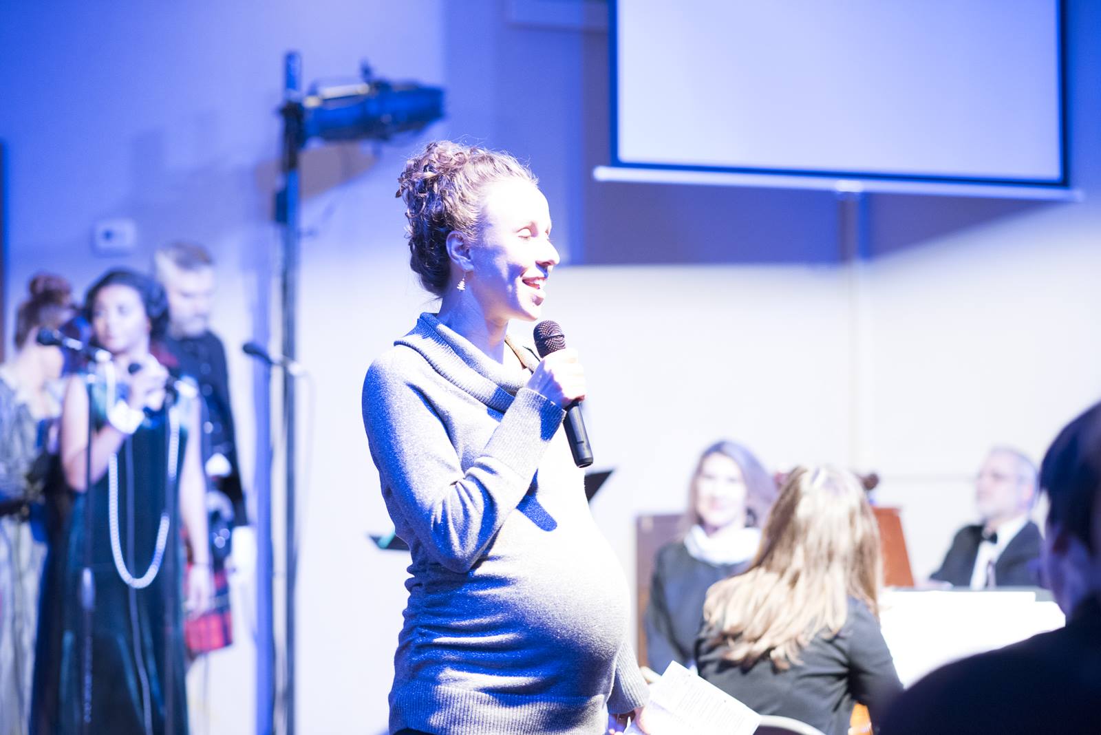 Pregnant chansin in church